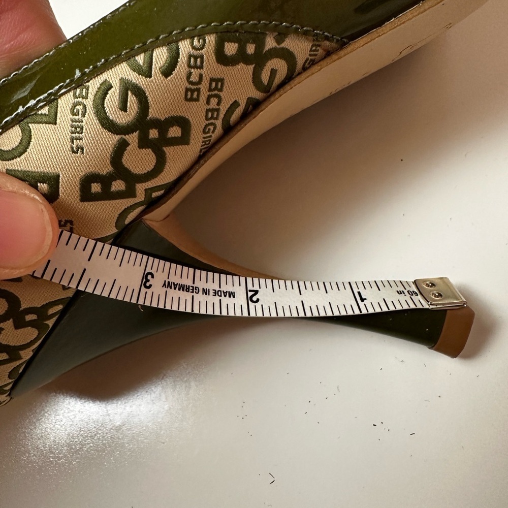 BCBGirls 9.5 shoes with Logo, patent and studs design, excellent condition - Picture 8 of 10